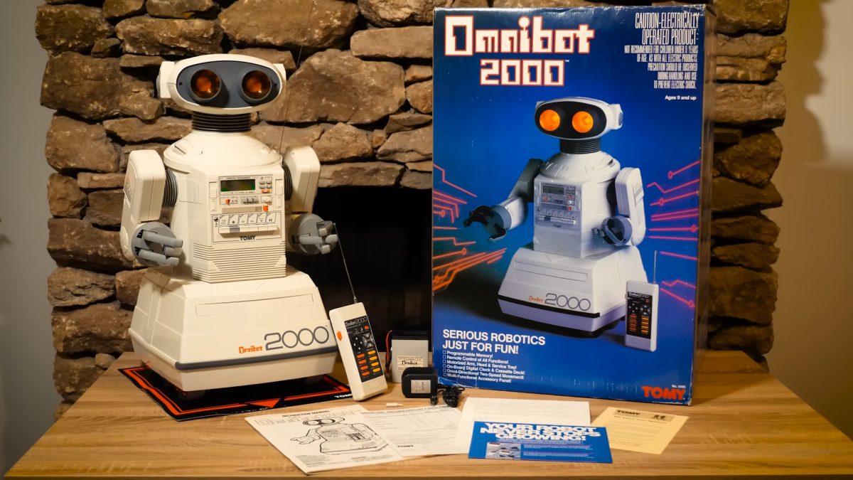 RETRO: En Omnibot 2000 från 1985 packas upp